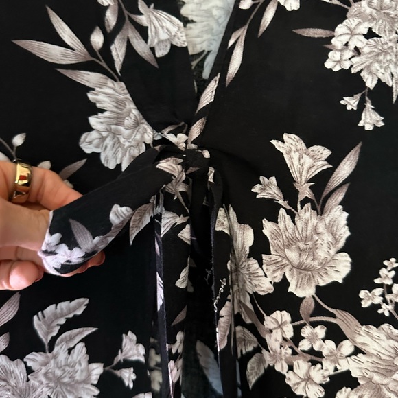 Spiritual Gangster Floral Kimono | One Size | Poolside to Travel Ready - Picture 4 of 10